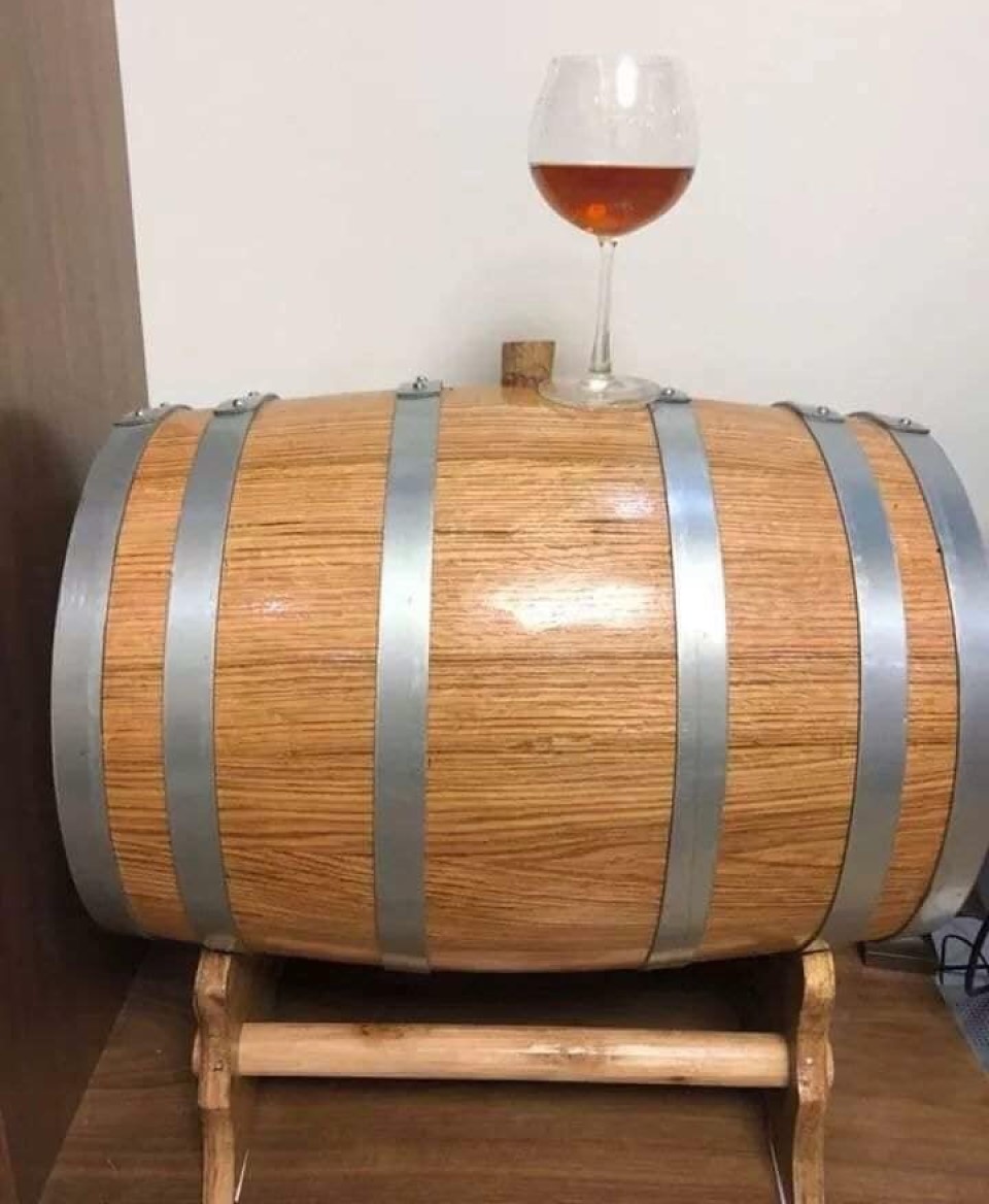 Thùng rượu gỗ sồi uy tín chất lượng- Màu rượu ngâm bằng thùng gỗ sồi