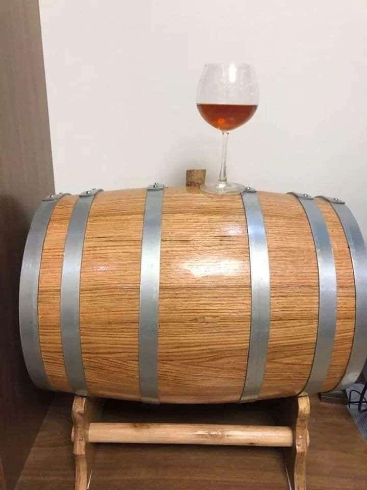 Cách làm thùng đựng rượu gỗ sồi- Rượu được ủ trong thùng